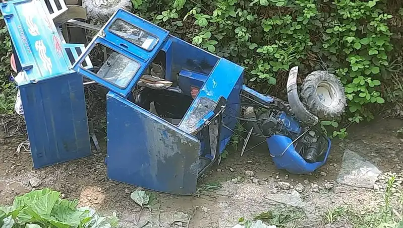 Kontrolden Çıkan Pat Pat, Dereye Devrildi: İki Kişi Yaralandı