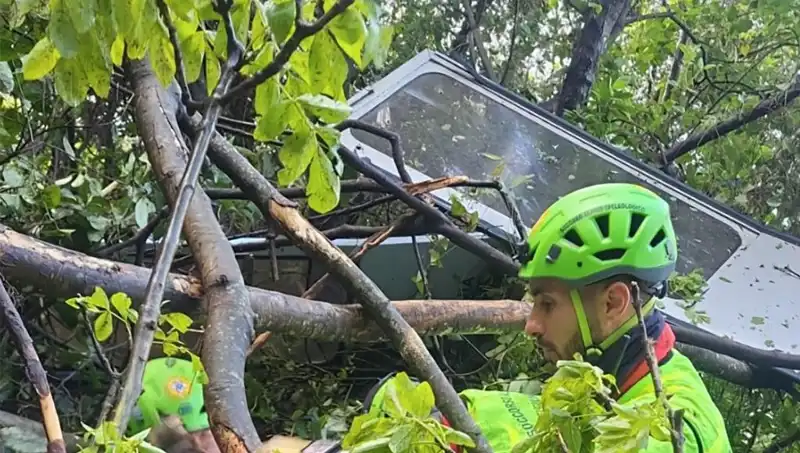 İtalya'da Teleferik Faciası: Koptu Çekme Halatı, 4 Can Gitti!