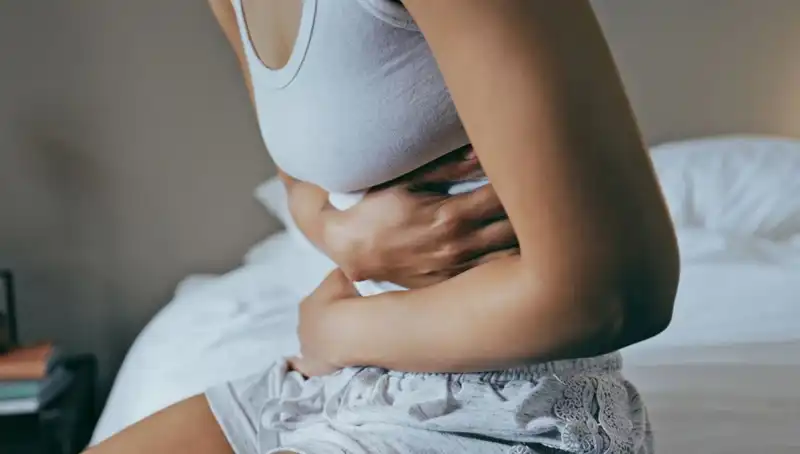 22 Yaşında Bağırsak Kanseri Teşhisi: Aylarca Görmezden Gelinen Belirti