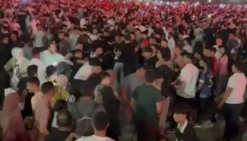 Nasıl Oldu? Konserde Bıçaklı Kavga Çıktı: Üç Yaralı
