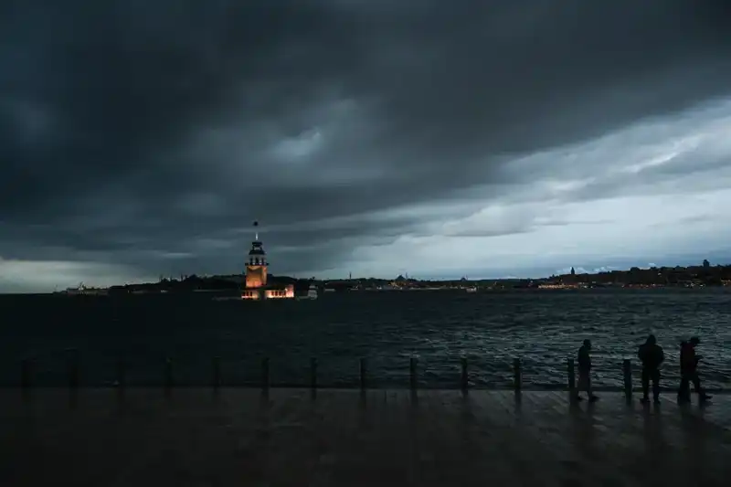 İstanbul'da Kar Sürprizi! 19 İlçeye Büyük Kar Yağışı Geliyor