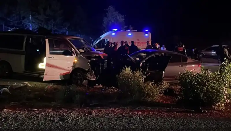 Ters Yön Faciası: Kafa Kafaya Çarpışan Araçlarda Can Kaybı ve Yaralılar