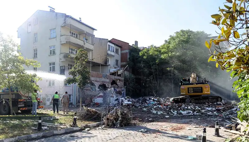 Sındırgı'da Deprem Artçı Şokları: 4.0, 3.6 ve 3.9 Büyüklüğündeki Sarsıntılar