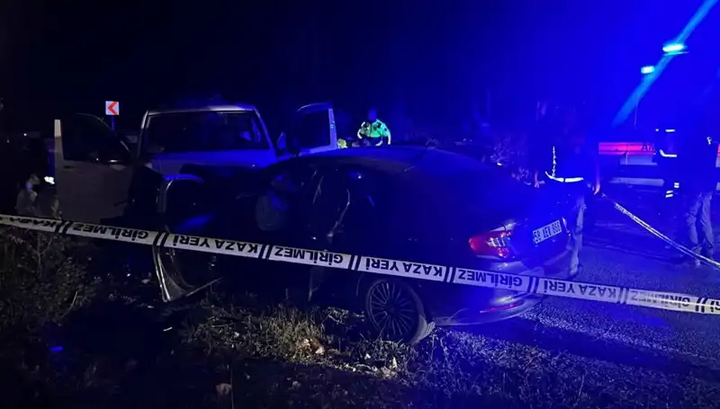 Ters Şeritte Giden Minibüs Feci Kazaya Neden Oldu: 1 Ölü, 8 Yaralı
