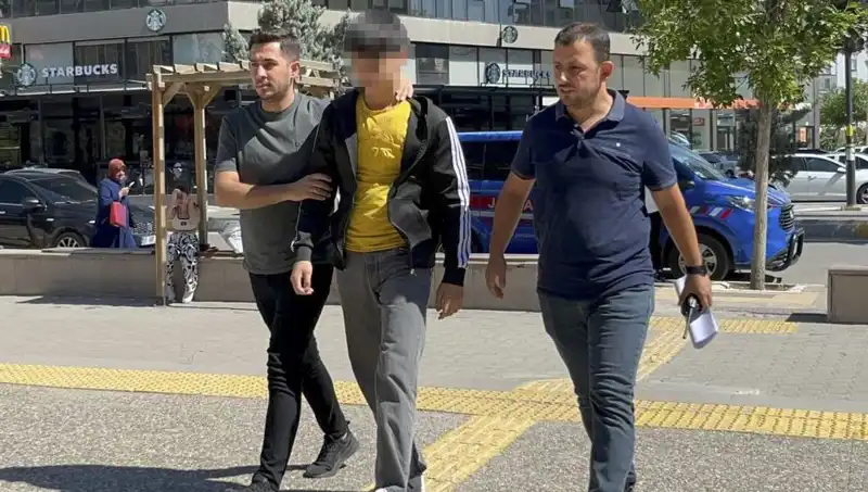 Tartışma Sonrası Kardeşini Bıçaklayan Genç, Olay Yeri Kaçarken Yakalandı