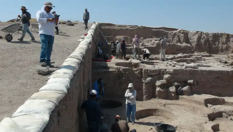 Kilis'teki Oylum Höyük'te Sıcak Havaya Rağmen Kazı Çalışmaları Hız Kesmeden Devam Ediyor