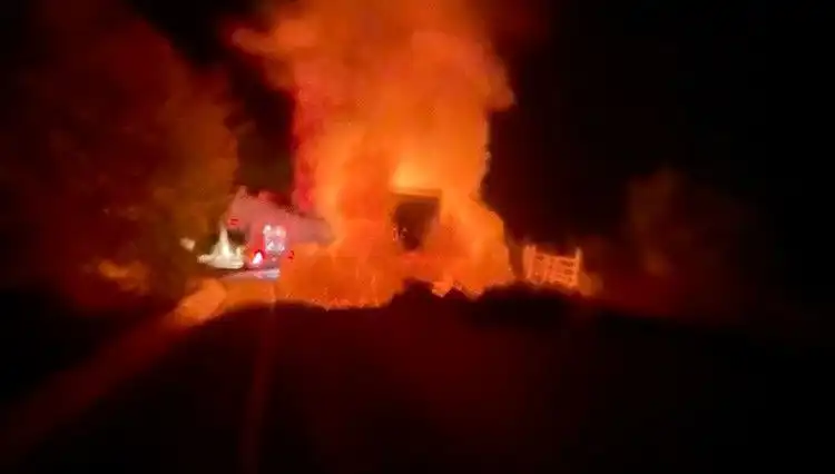 Seyir Halindeki Kamyonet Alev Alev Yandı: Olayın Detayları ve Sonrası