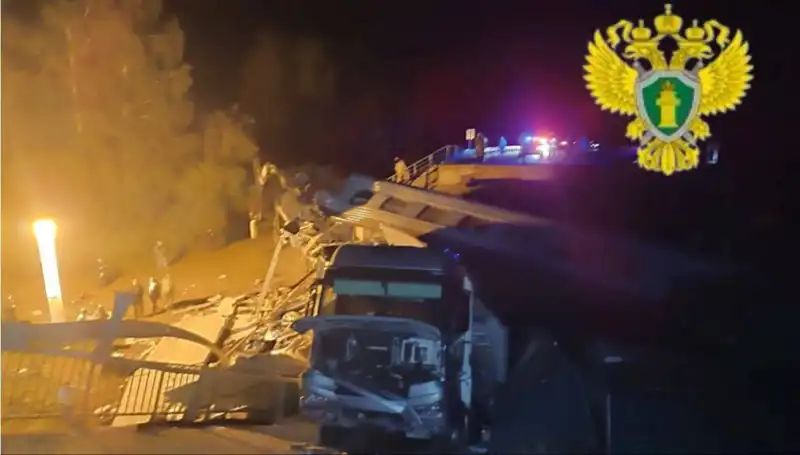 Rusya'da Köprü Çökmesi ve Tren Kazası: Facianın Detayları Ortaya Çıktı