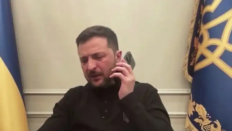 Zelenski’nin Basın Toplantısında Macron’dan Sürpriz Telefon: "Seni Sonra Arayacağım"