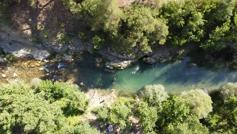 Adana'da Nem Bastırdı, Yaylacılar Doğal Sularla Serinliyor!