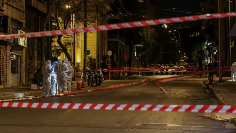 Atina’da Gizemli Çanta Patladı: Kanlı Kaçış ve Sonrası