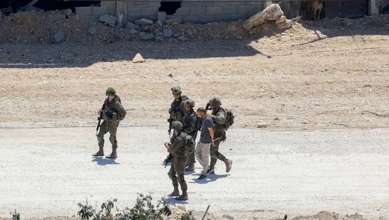 İsrail Ordusu Kapıları Kapatırken, Acil Durum Ambulansı Yolda Mahsur Kaldı