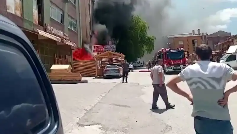 Ankara’da Sanayi Sitesinde Büyük Yangın: İş Yerleri Kül Oldu