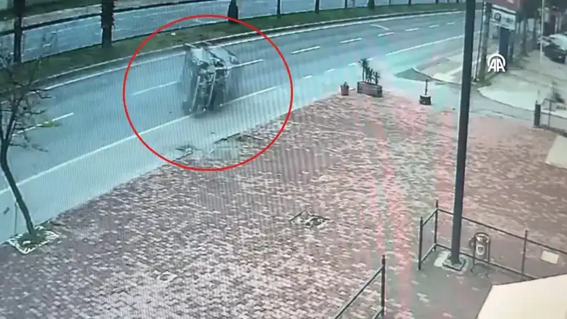 Korkunç Kaza Güvenlik Kamerasında: 2 Yaralı, Detaylar Şok Edici!