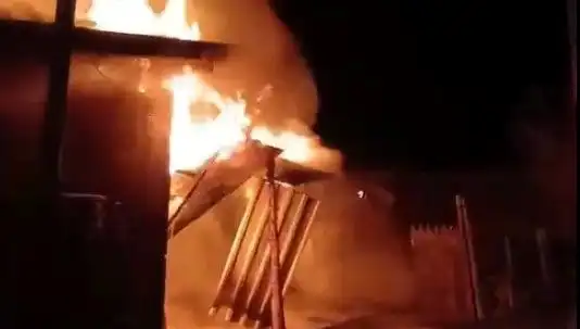 Karabük'te Gizemli Yangın: İki Ev Küllerine Karıştı