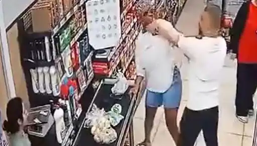 Markette Kasa Sırasında Şok Eden Olay: Çocuğunun Önünde Kadına Saldırdı