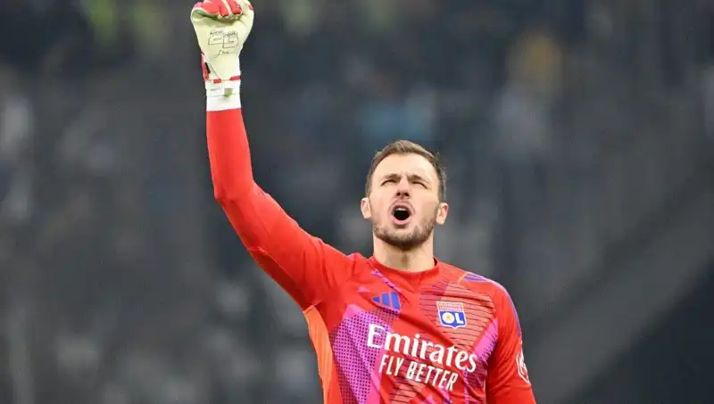 Galatasaray, Brezilyalı Kaleciyle Anlaşarak Güçlü Bir Transfer Gerçekleştirdi