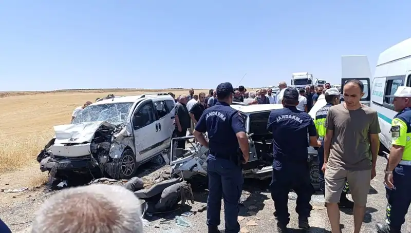 Hafif Ticari Araç ve Otomobil Çarpışması: 4 Kayıp, 1 Yaralı