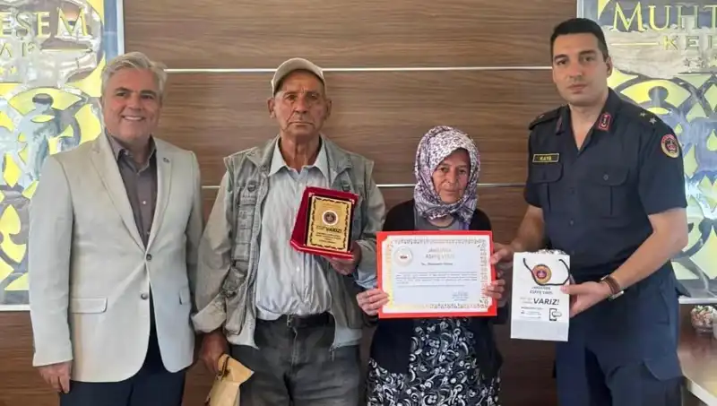 Tek Varlıkları Evi Jandarmaya Bağışlayan Aileden Duygusal Hamle