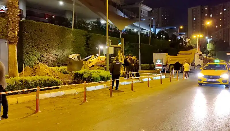 AVM Girişinde Doğalgaz Paniği: Alışveriş Keyfi Korkuya Dönüştü!