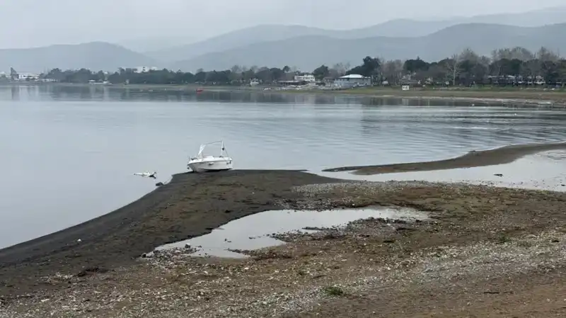 İznik Gölü'nde Kuraklık Alarmı: Yağışlara Rağmen Su Seviyesi Düşmeye Devam Ediyor