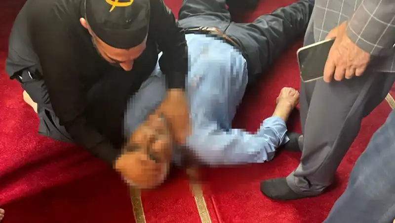 Camide Namaz Kılarken Bıçaklanan Kişi: Olayın Ardındaki Gerçekler