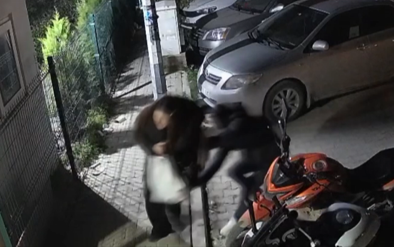 İzmir'de Eski Sevgili Cinayeti: Genç Kadın Hastanedeki Yaşam Mücadelesini Kaybetti