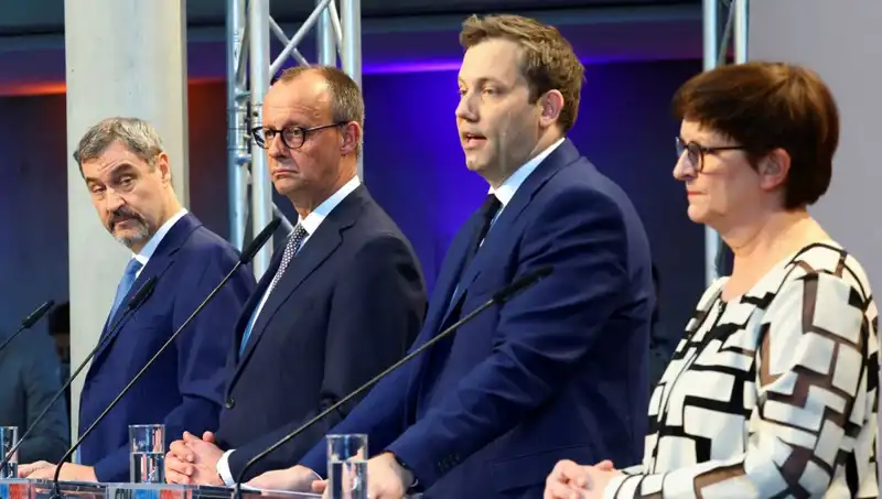 Almanya'da 'GroKo' Koalisyonunu Onaylayan SPD Üyeleri, Yeni Dönem Başlıyor!
