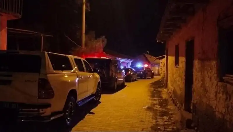 Oğlu Tarafından Katledilen Adamın Cenazesine Büyük İlgi: Aile ve Komşular Bir Araya Geldi