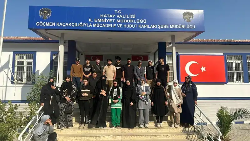 Minibüste 24 Göçmen Yakalandı: Güvenlik Güçleri Hikayeyi Geriye Döndürüyor