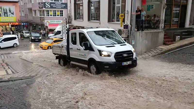 10 Dakikalık Sağanak, Şehri Su Altında Bıraktı!