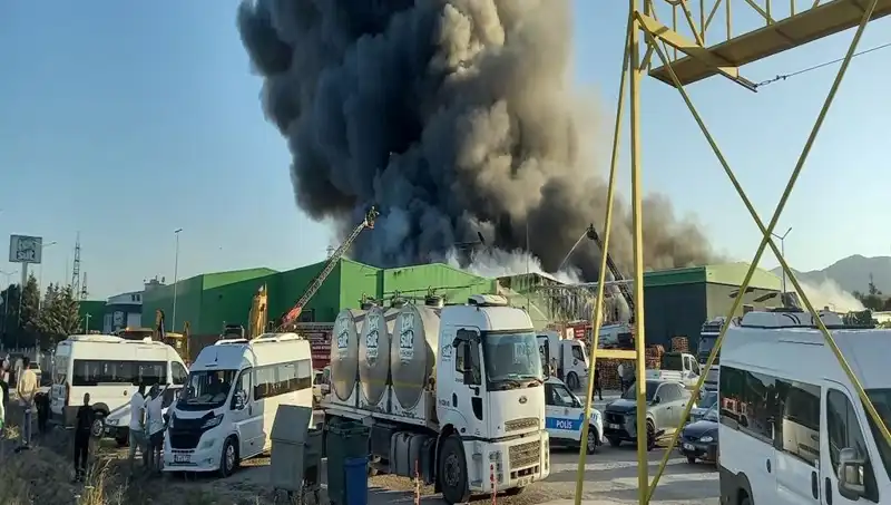 Gönen'de Fabrika Yangını: İşçi Kimlikleri ve Yangının Sebepleri Araştırılacak