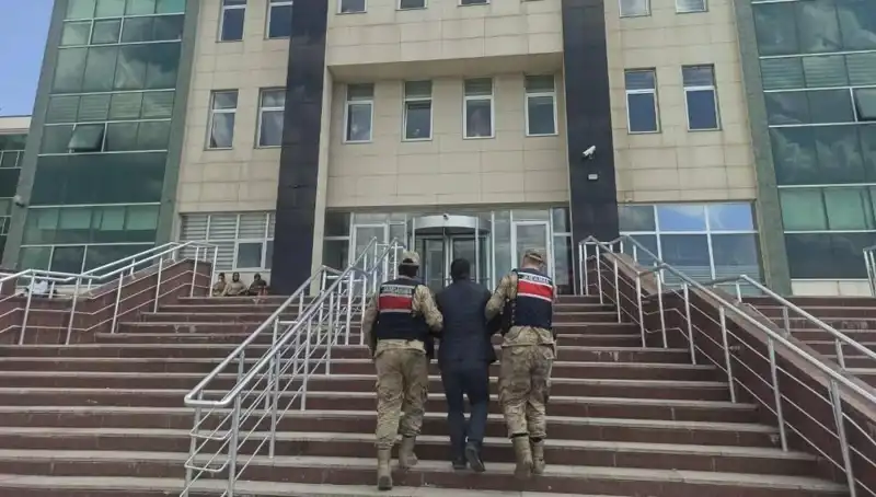 Hapis Cezasıyla Aranan Şahıs, Gizlendiği Yerde Polisin Kancasına Takıldı