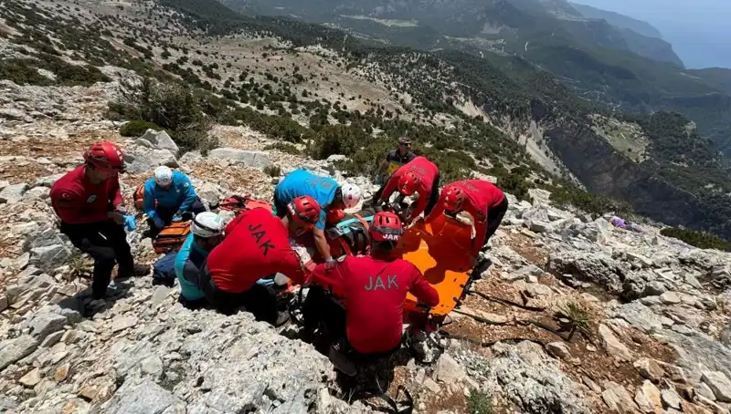Fethiye'de Korkunç Olay: Paraşüt Kayalıklara Düştü, İki Can Gitti